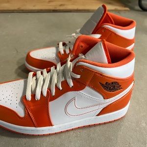 Jordan 1 mid metallic orange brand new